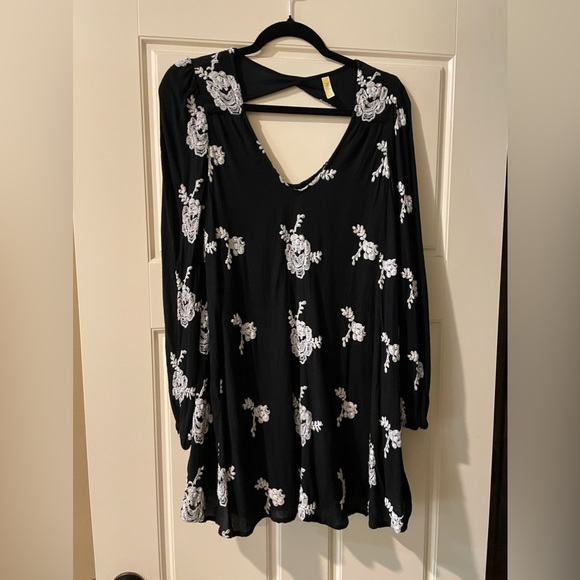 Free People Dresses & Skirts - XS Free People Austin Embroidered Mini Dress
Black White Floral